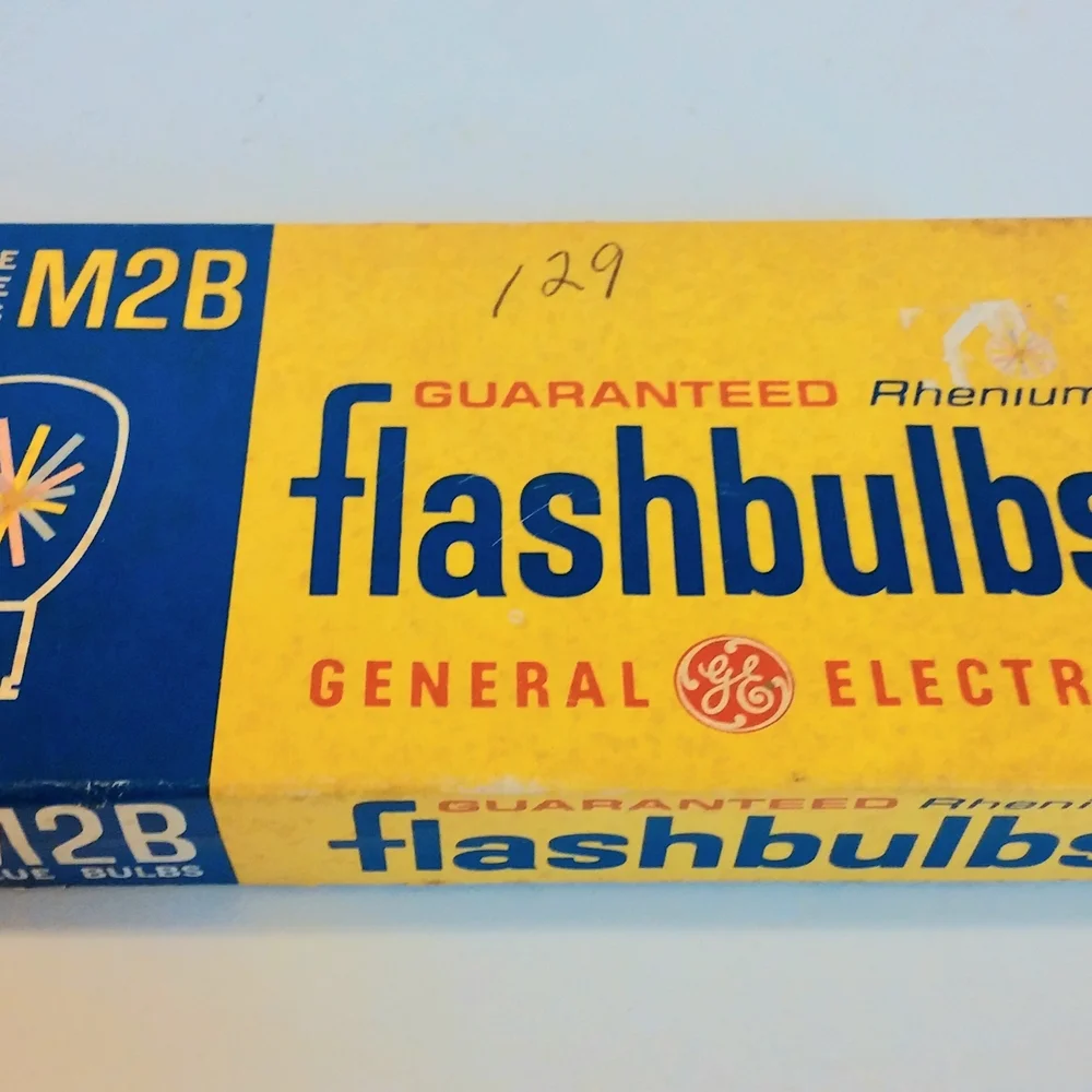Vintage M2B General Electric Flashbulbs in Original Packaging 9 Bulbs